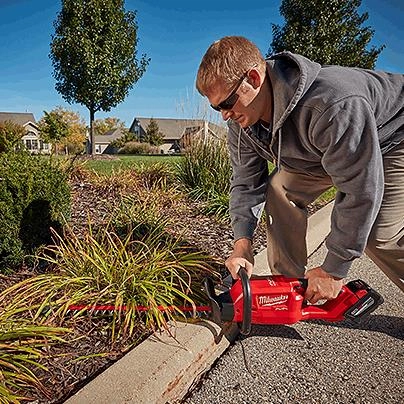 2726 - M18 FUEL HEDGE TRIMMER