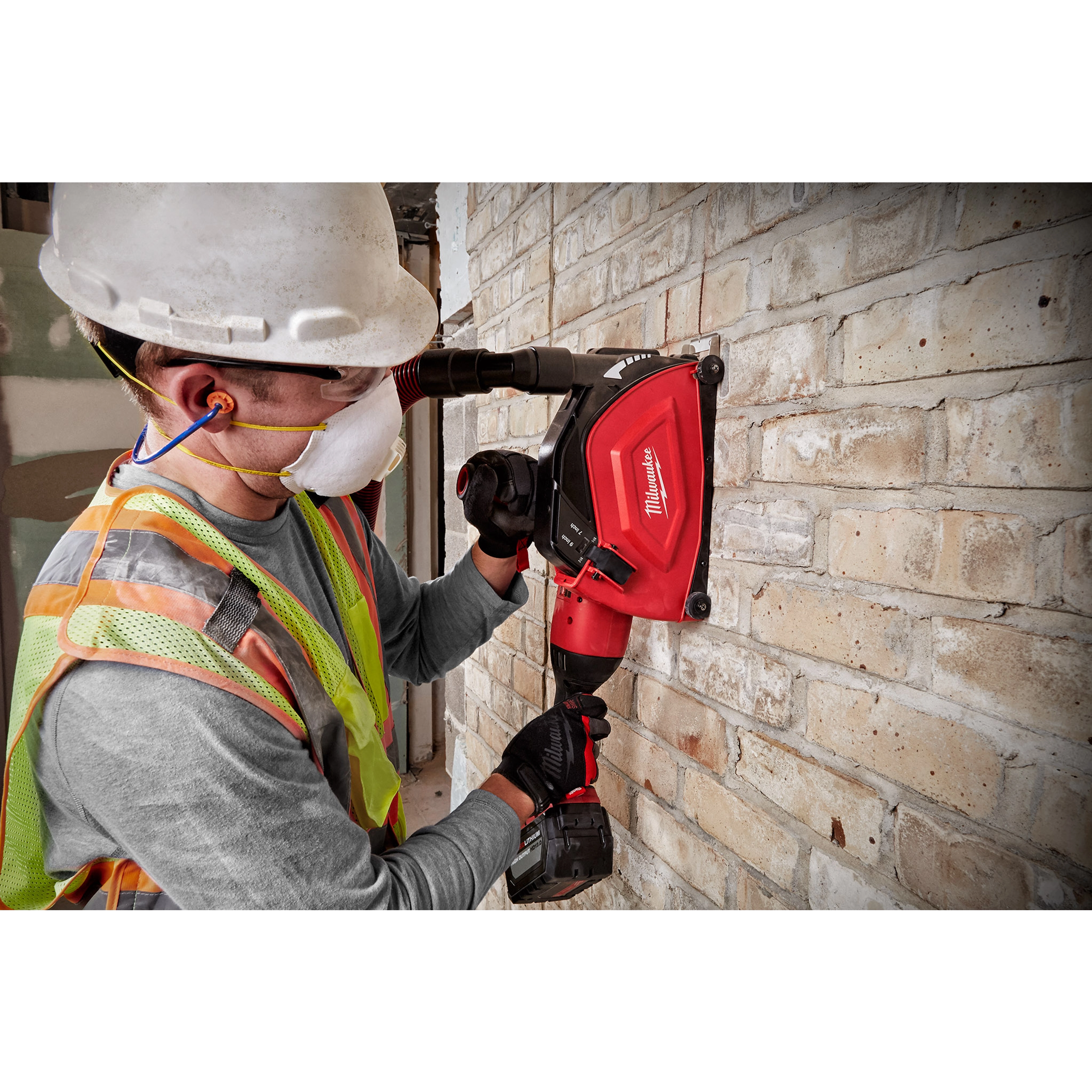 7" / 9" Large Angle Grinder Cutting Shroud App Shot