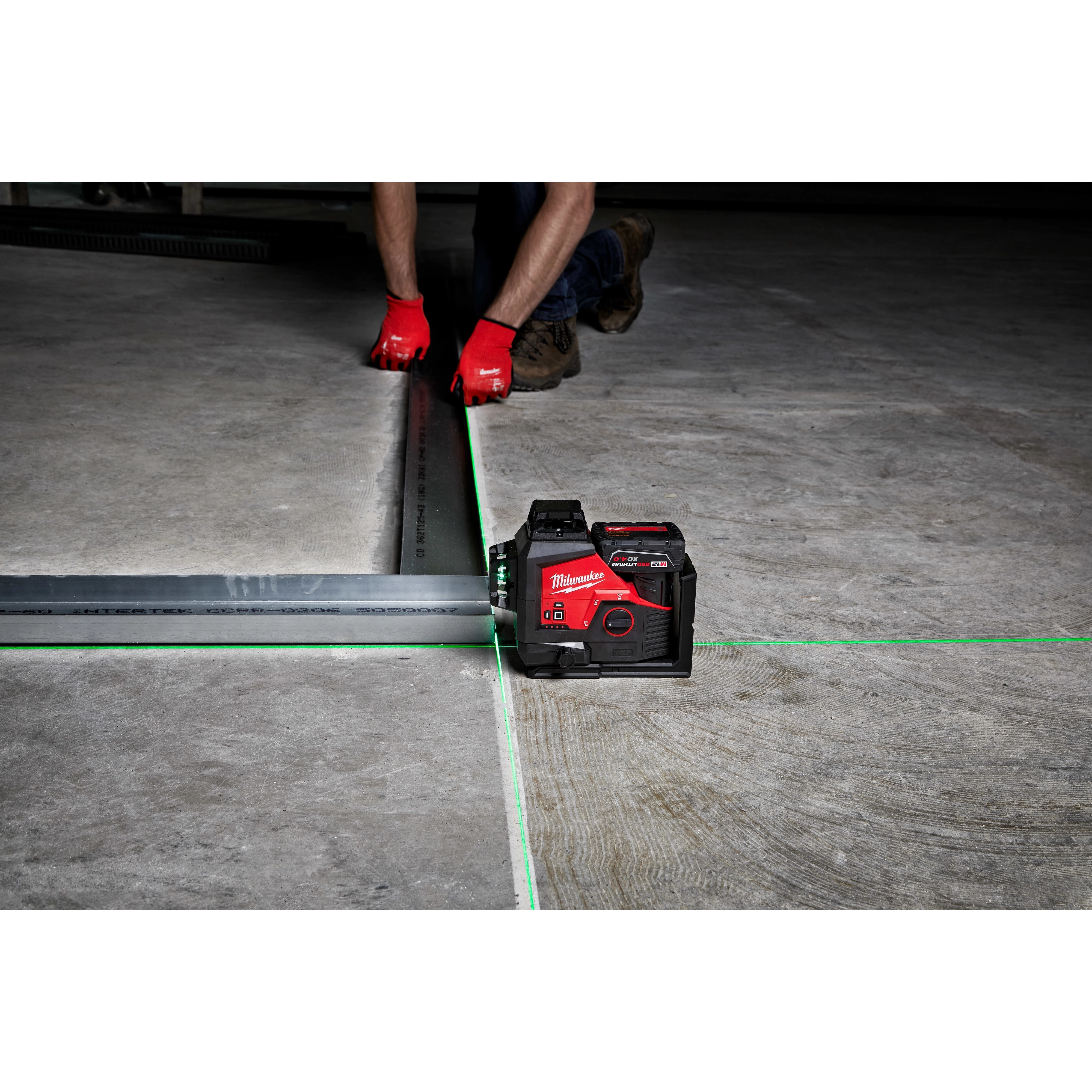 M12 Green 360° 3-Plane Laser App Shot