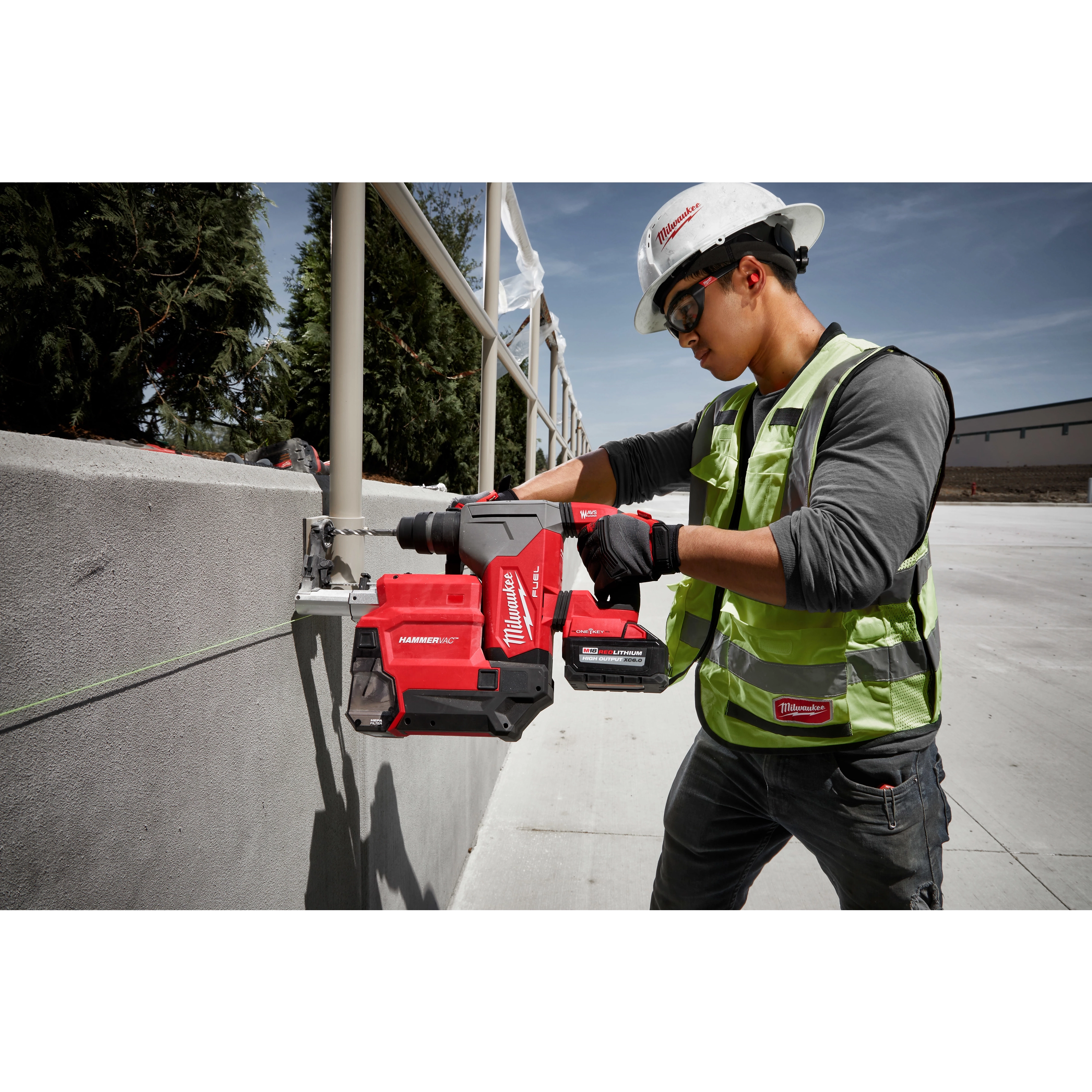 M18 FUEL™ 1-1/8" SDS Plus Rotary Hammer and M18 FUEL HAMMERVAC 1-1/8" Dedicated Dust Extractor