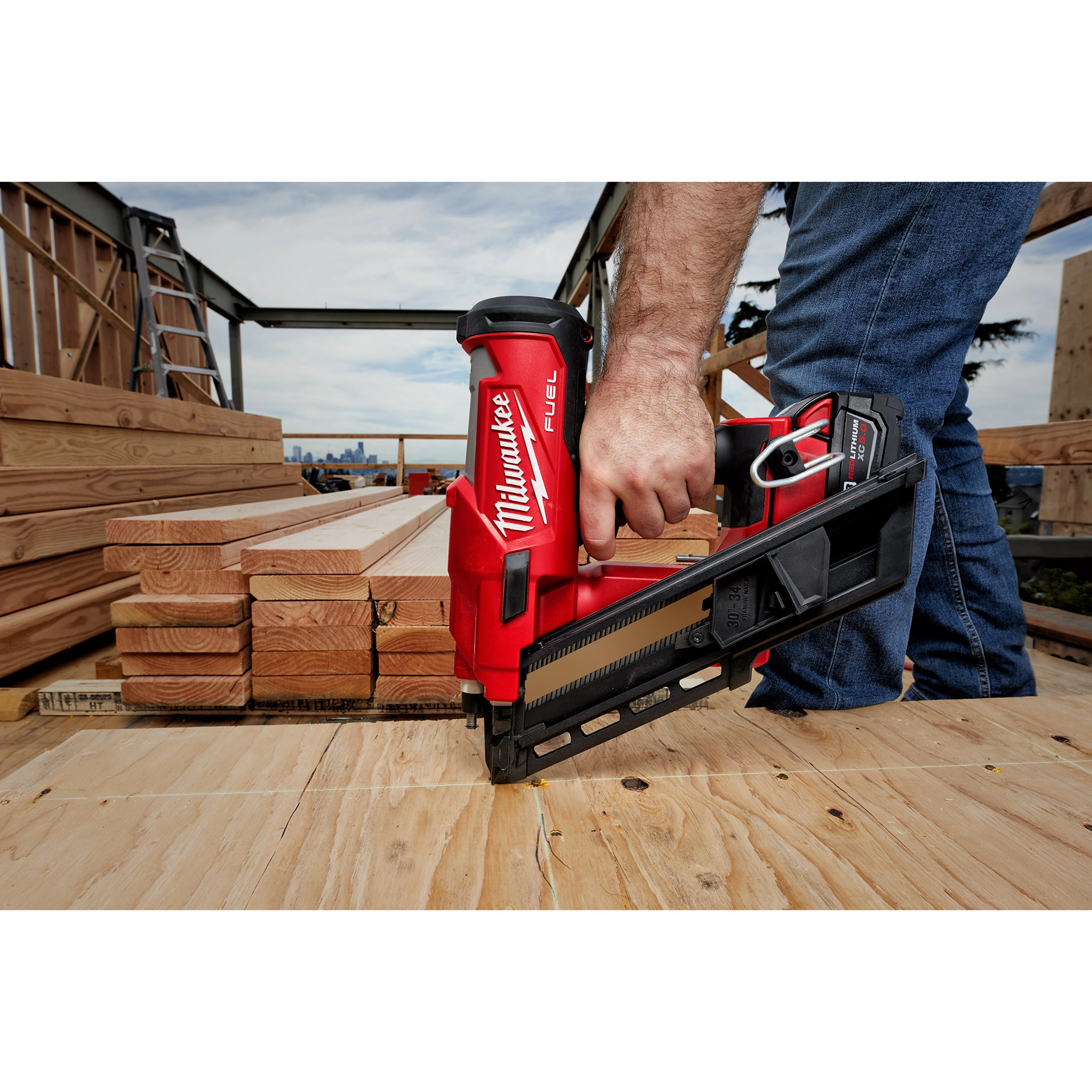 M18 FUEL™ 30 Degree Framing Nailer App Shot