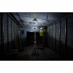 2135-20, 2135-21 - Rocket™ M18™ LED Tower Light/Charger