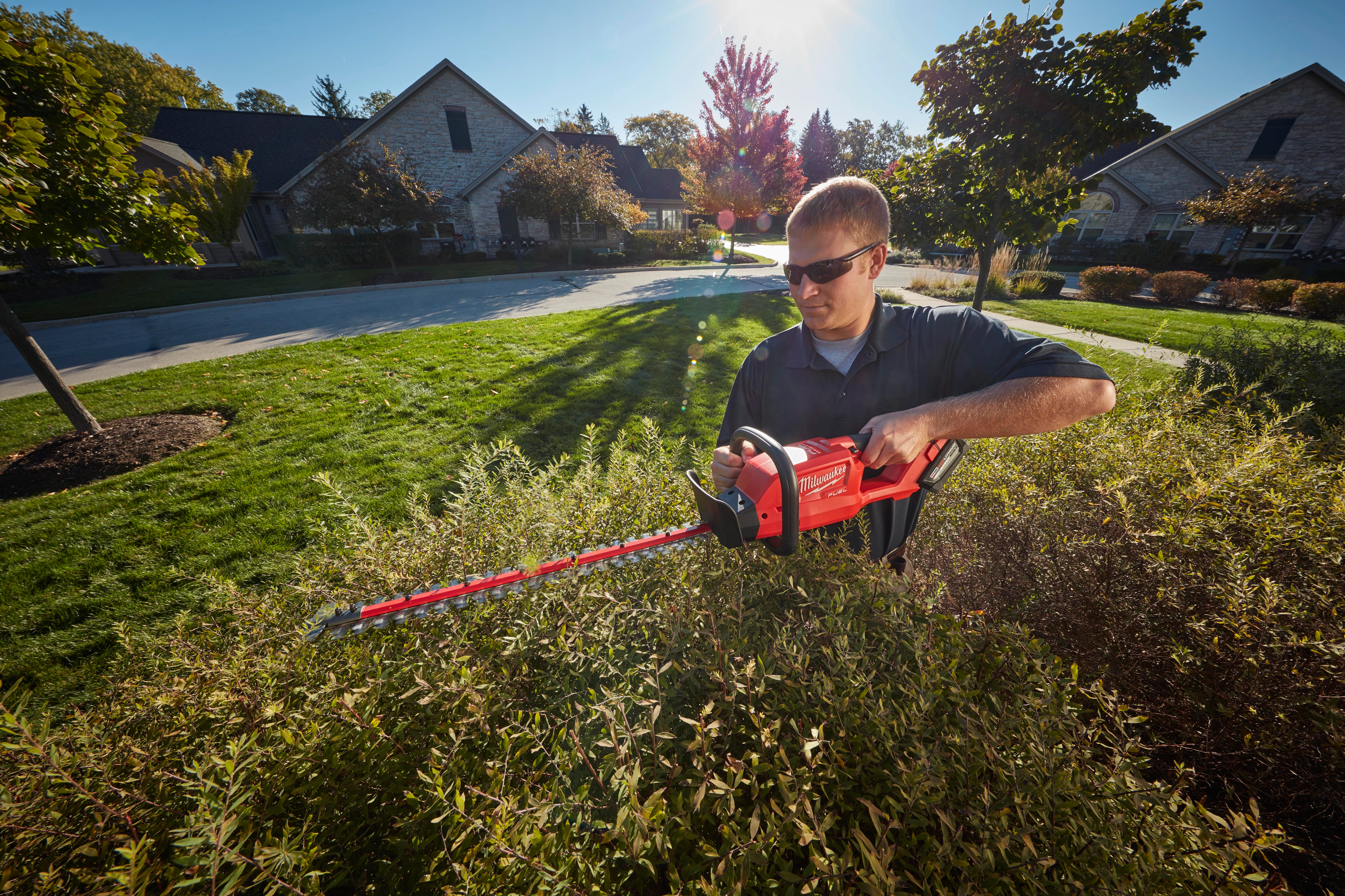 2726 - M18 FUEL HEDGE TRIMMER