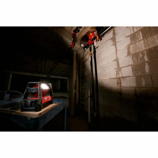 2360-20 - ROVER™ M18™ LED AC/DC FLOOD LIGHT