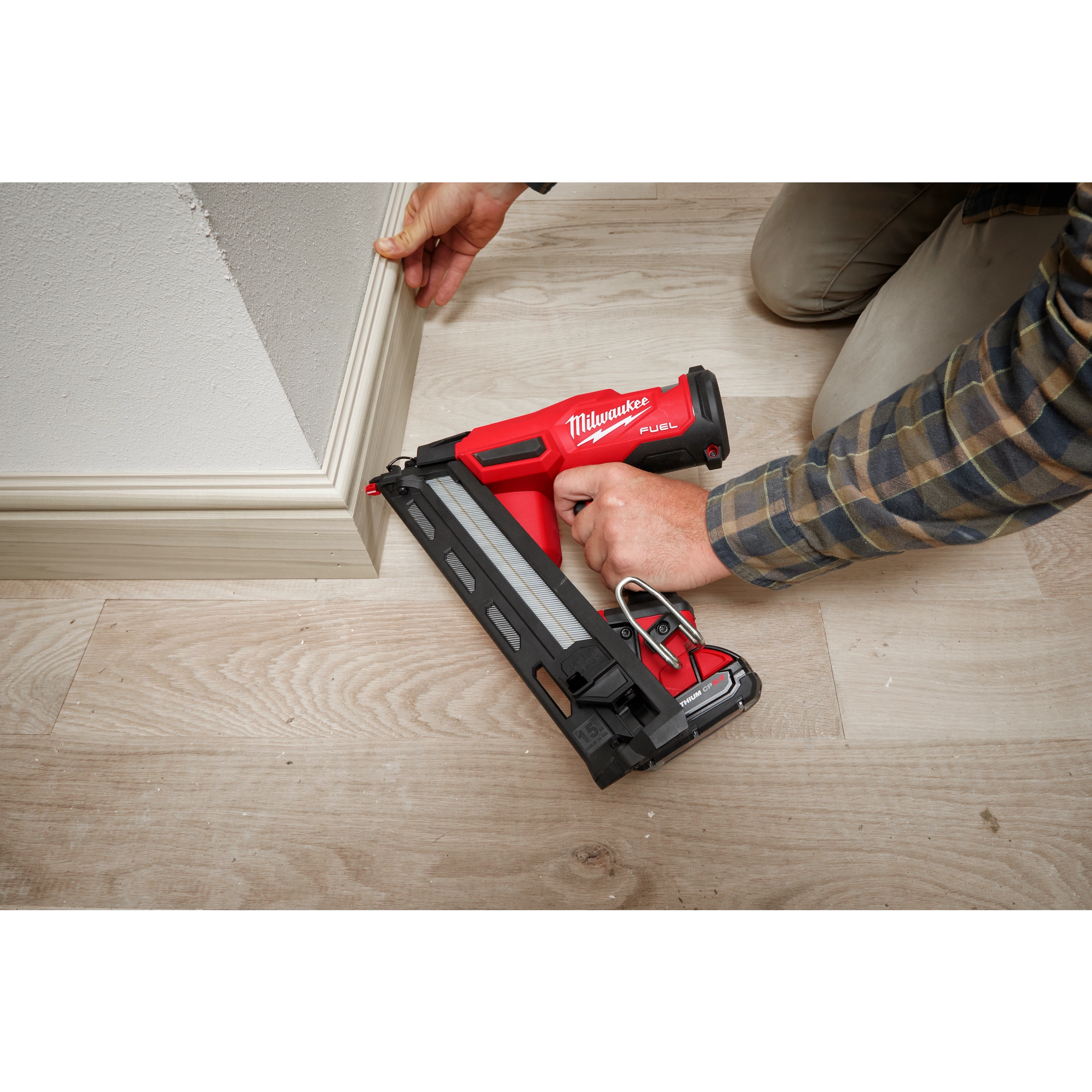 M18 FUEL™ 15 GAUGE FINISH NAILER App Shot
