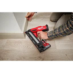 M18 FUEL™ 15 GAUGE FINISH NAILER App Shot