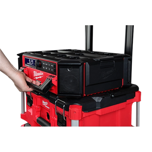 2950-20 - M18™ PACKOUT™ Radio + Charger