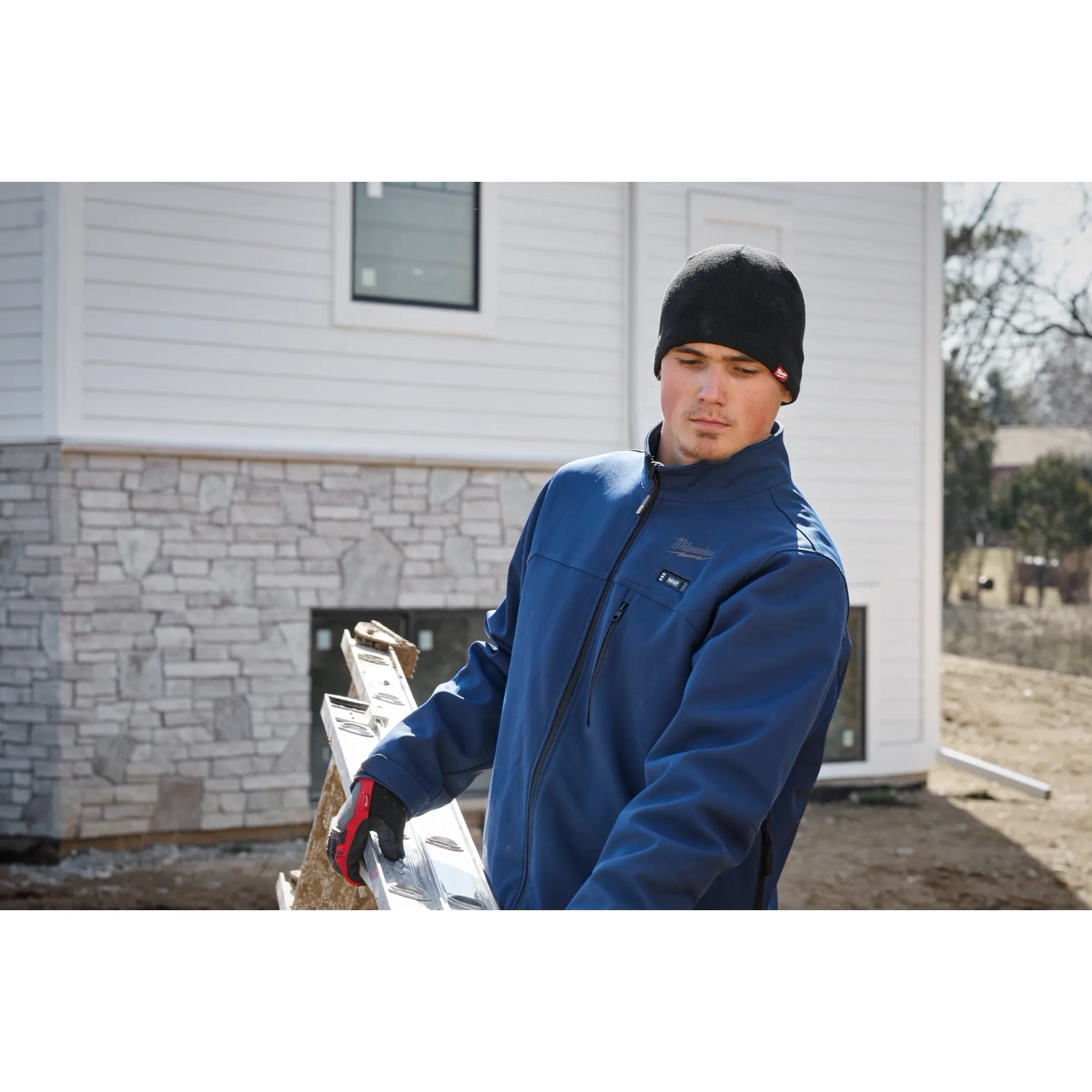 Image of a man on a jobsite wearing the Milwaukee Fleece-Lined Beanie in black