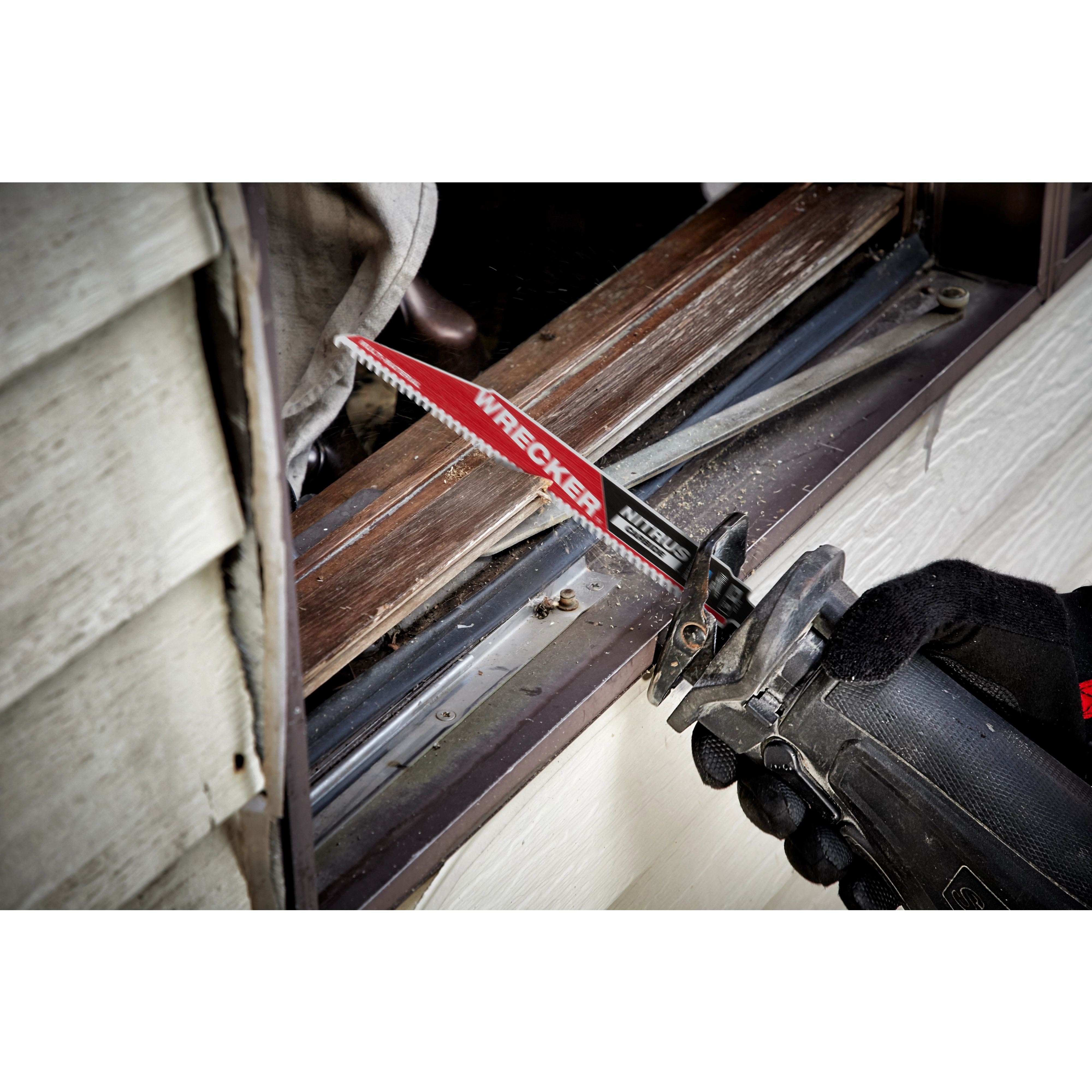 The 9 inch 6TPI Nitrus Wrecker blade cutting through thick material