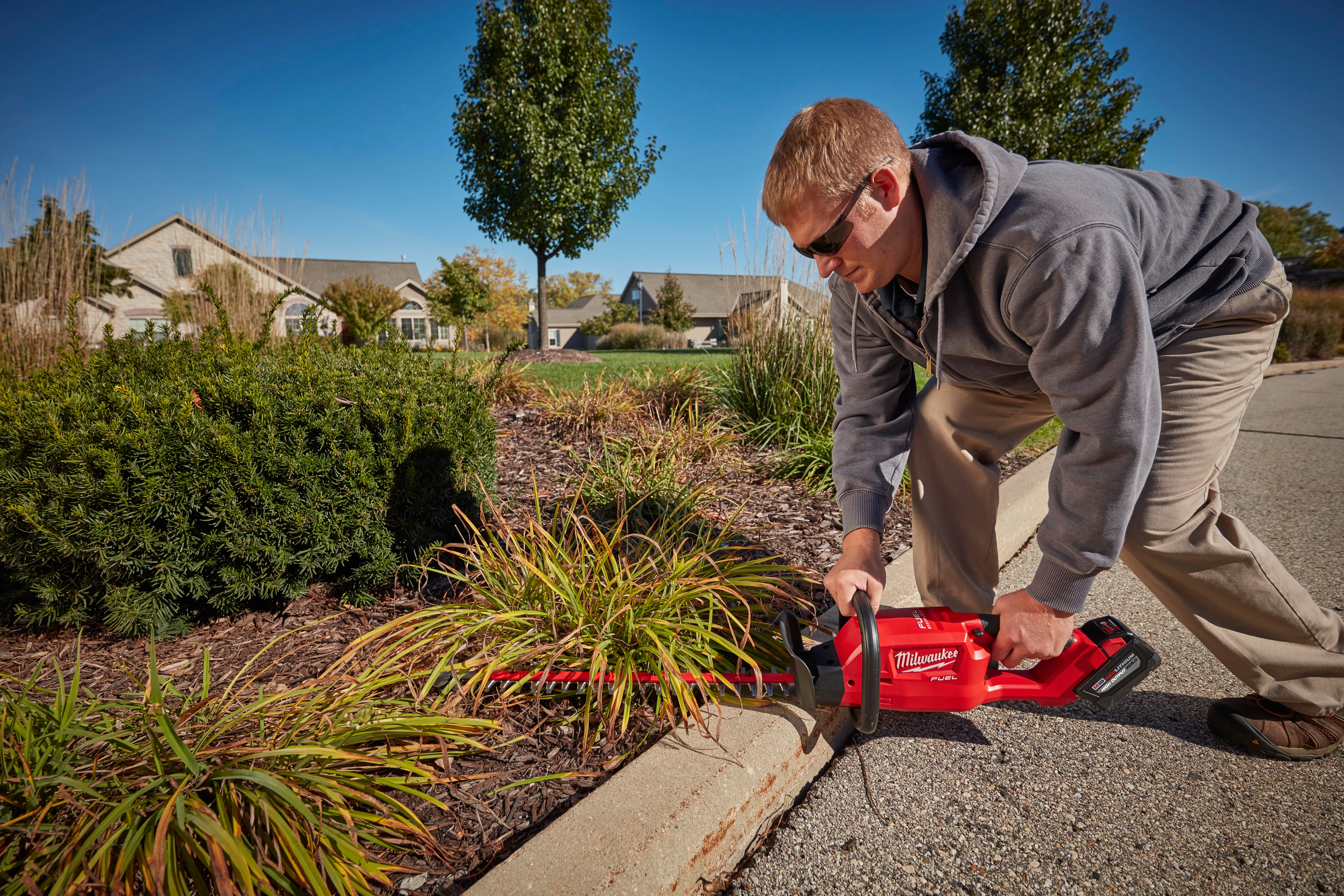 2726 - M18 FUEL HEDGE TRIMMER